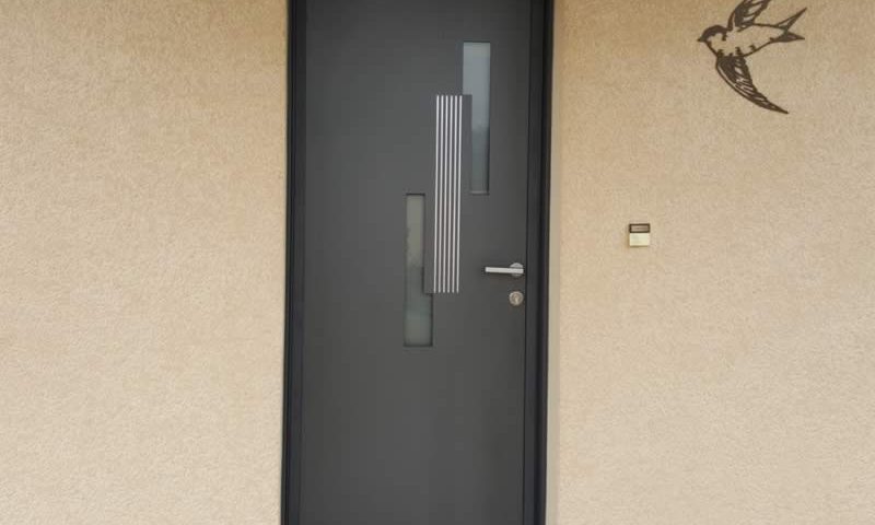 Porte noire en alu Jazzy Arnaud et Blanc