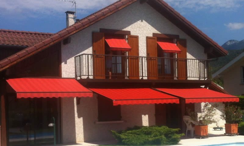 Stores rouges pour terrasse et fenêtre Arnaud et Blanc