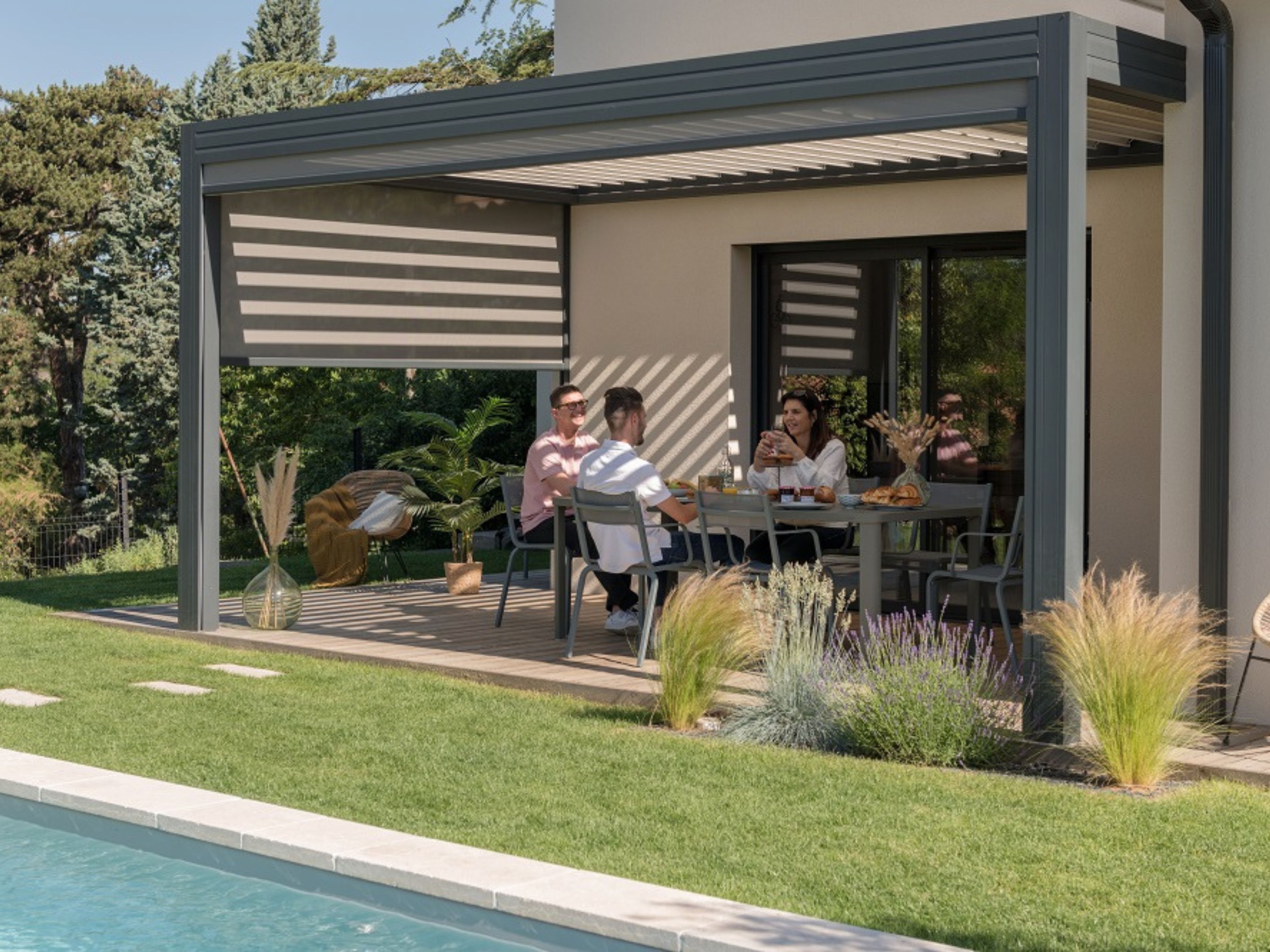 Pergola bioclimatique - Arnaud et Blanc