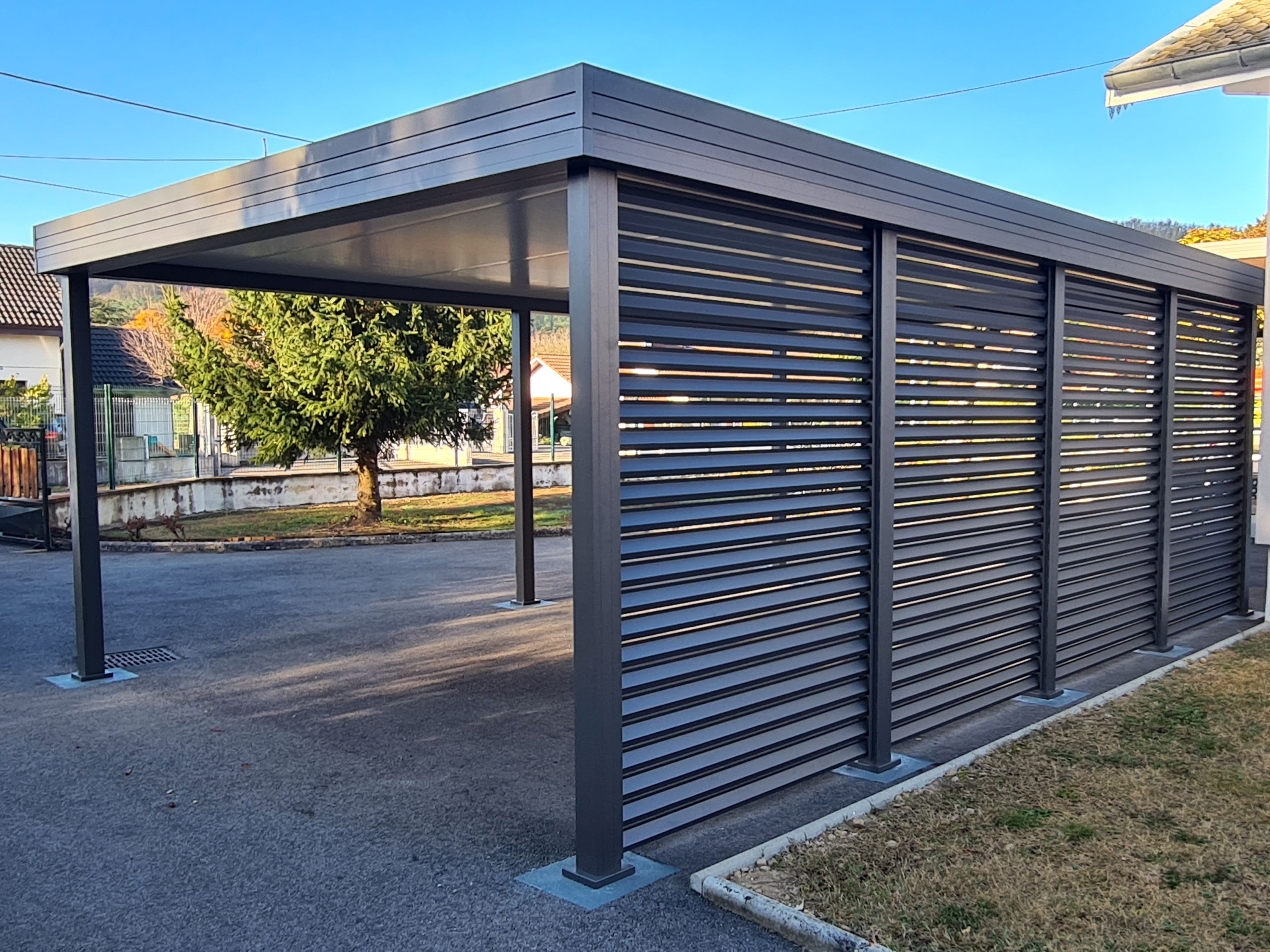 Un carport pour voiture réalisé par Arnaud et Blanc à Têche en isère.