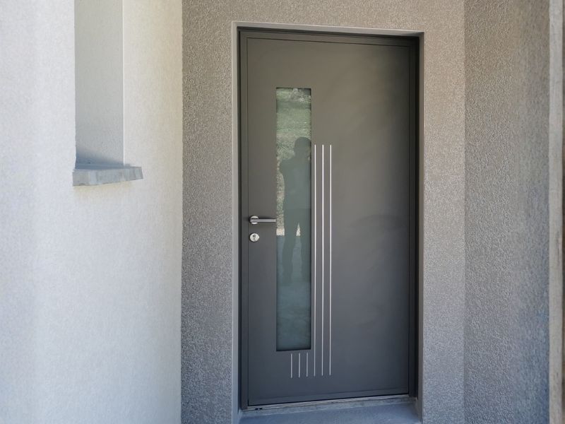 pose d'une porte d'entrée alu chez un particulier à Vinay,Isère par Arnaud & Blanc.