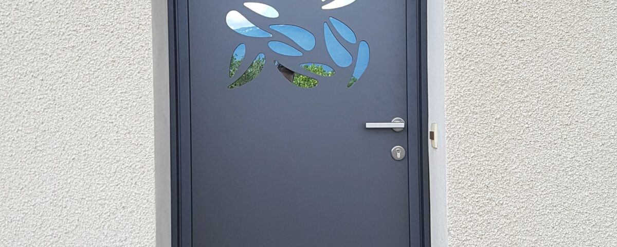 Pose de porte d'entrée en aluminium à Chevrières en Isère