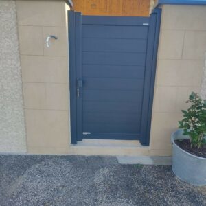 Portillon en alu gris