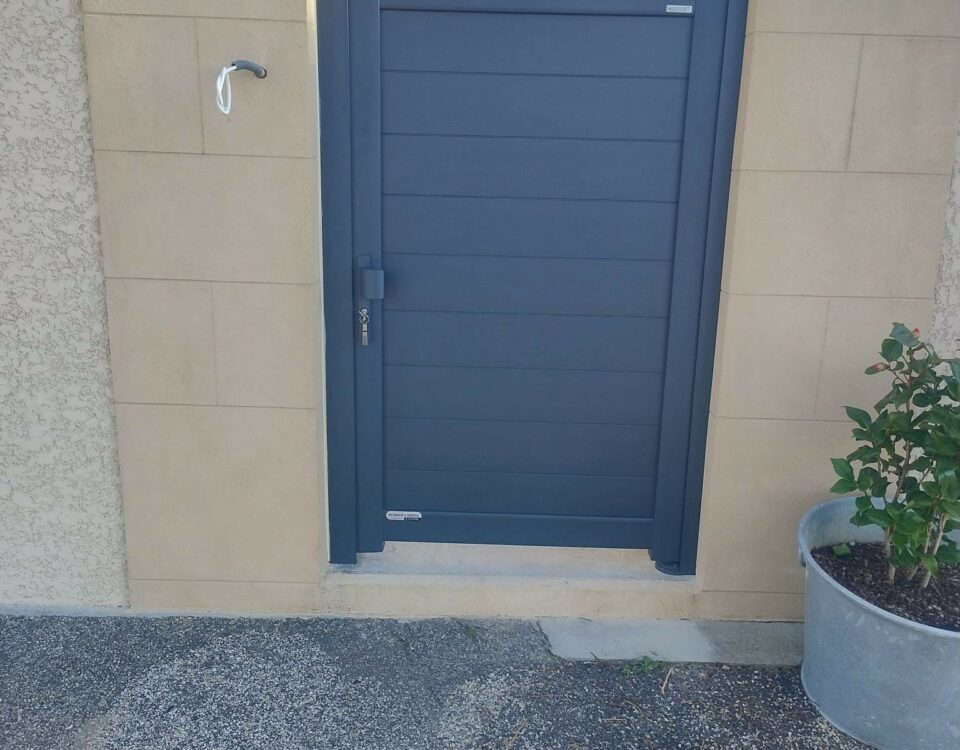 Portillon en alu gris